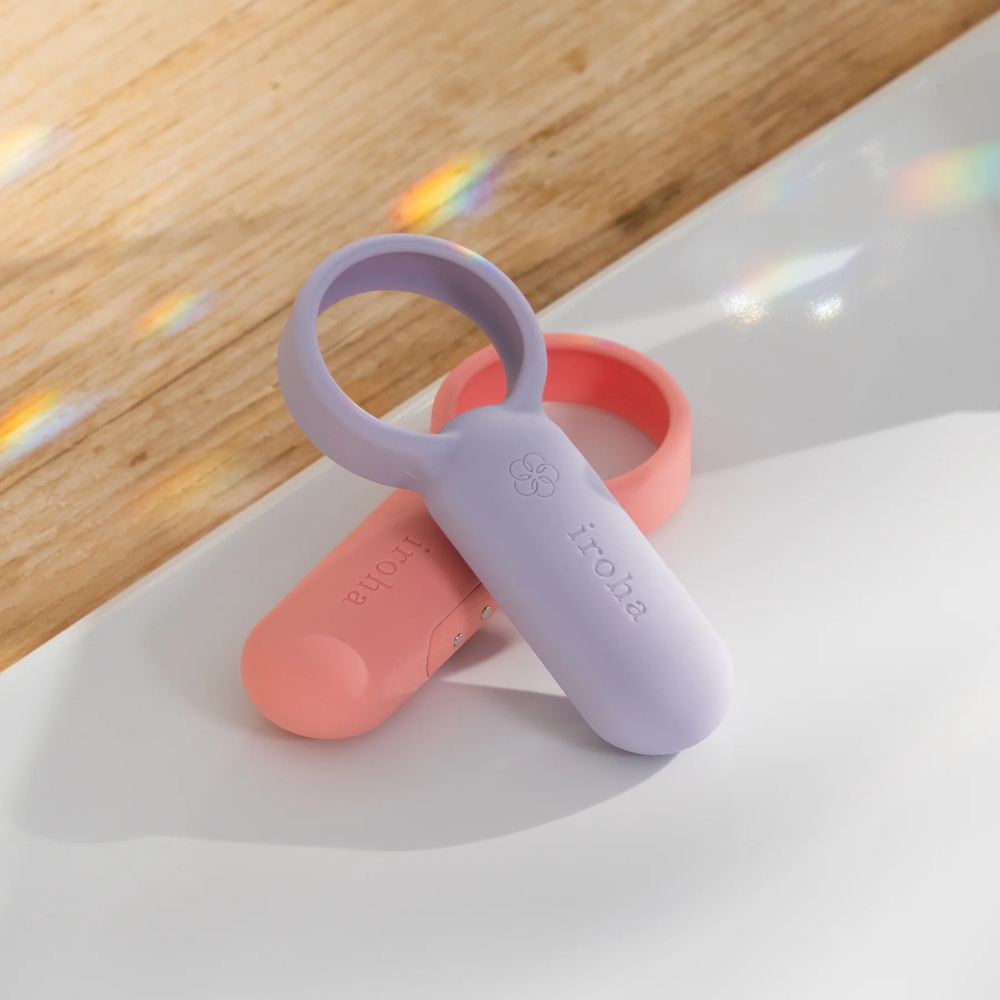 Vibrating ring looped around fingers demonstrating alternative stimulation and control method