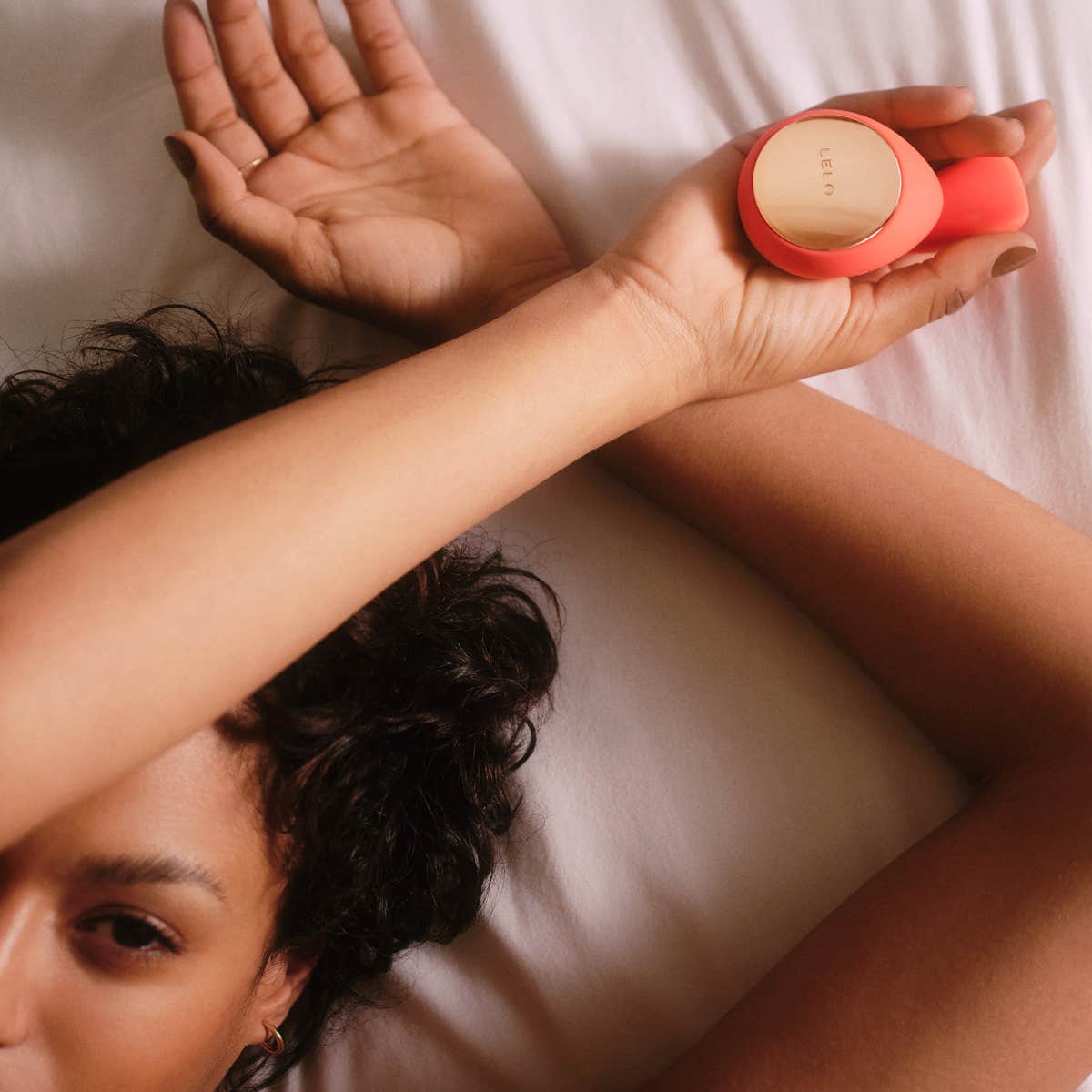 LELO - Ida™ Wave App Controlled Dual Stimulation Massager - Coral Red - FRISKY BUSINESS SG