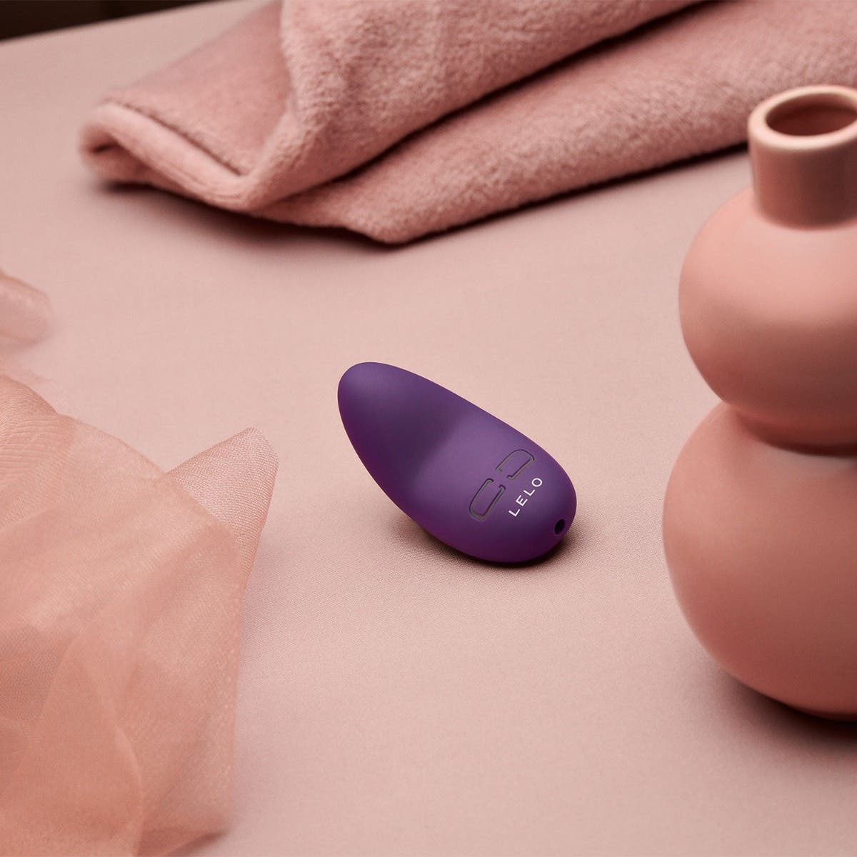 LELO - Lily 3 Mini Vibrating Personal Massager - Dark Plum - FRISKY BUSINESS SG